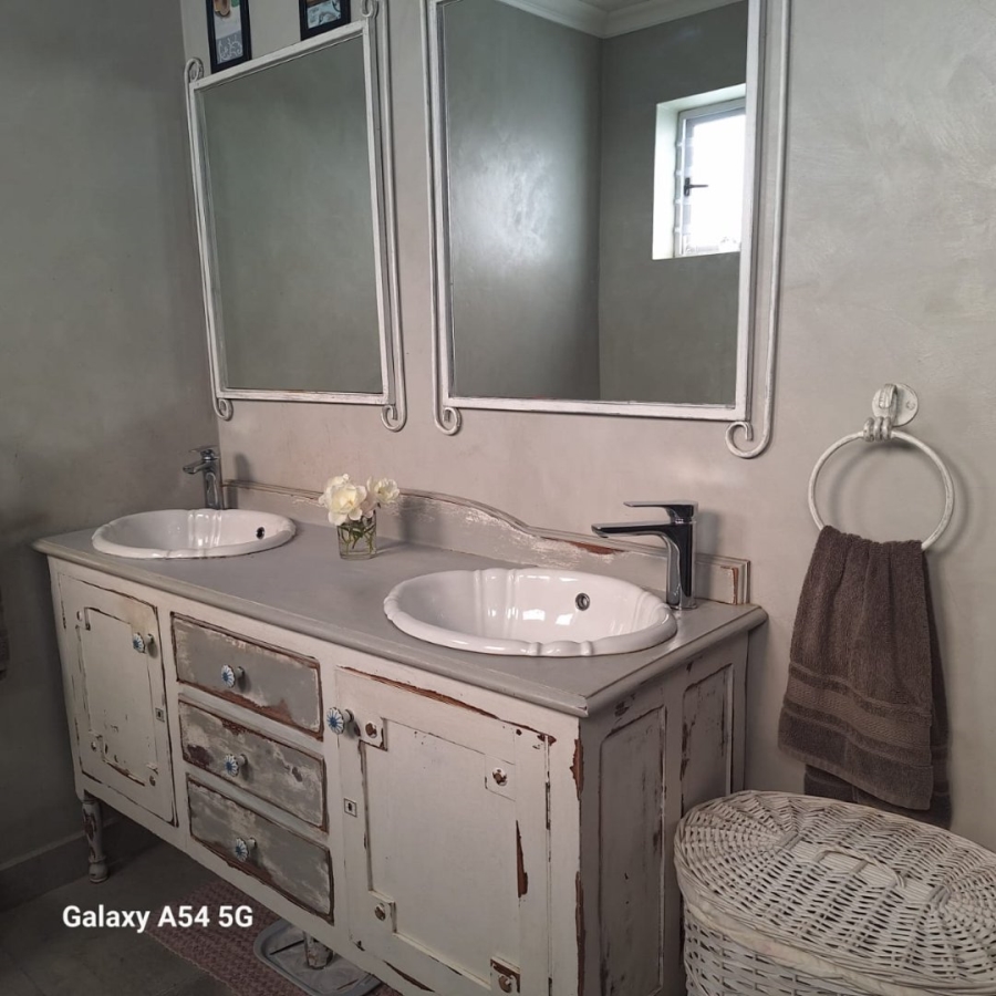  Bedroom Property for Sale in Fraaiuitsig Western Cape
